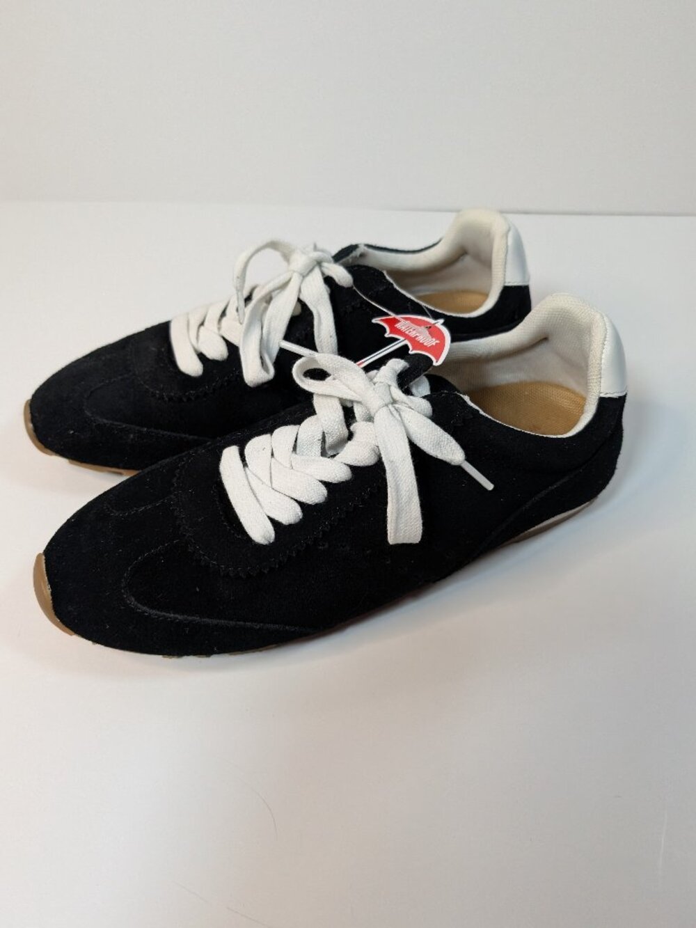 NWT Blondo Carmen Black/White Waterproof Sneaker Size 7.5M